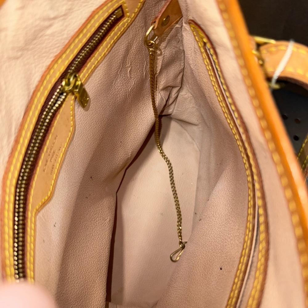 Louis Vuitton Pochette Bucket - Picture 2 of 12